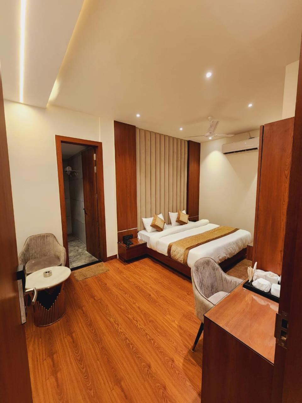 Shehnai Hotel And Banquet Hisar Екстер'єр фото
